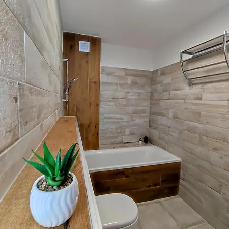 Relaxing & Cozy, Forest View Apartment, Free Parking