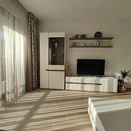 Relaxing & Cozy, Forest View Apartment, Free Parking Lejlighed *
