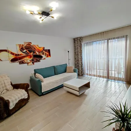 Relaxing & Cozy, Forest View Apartment, Free Parking Lejlighed